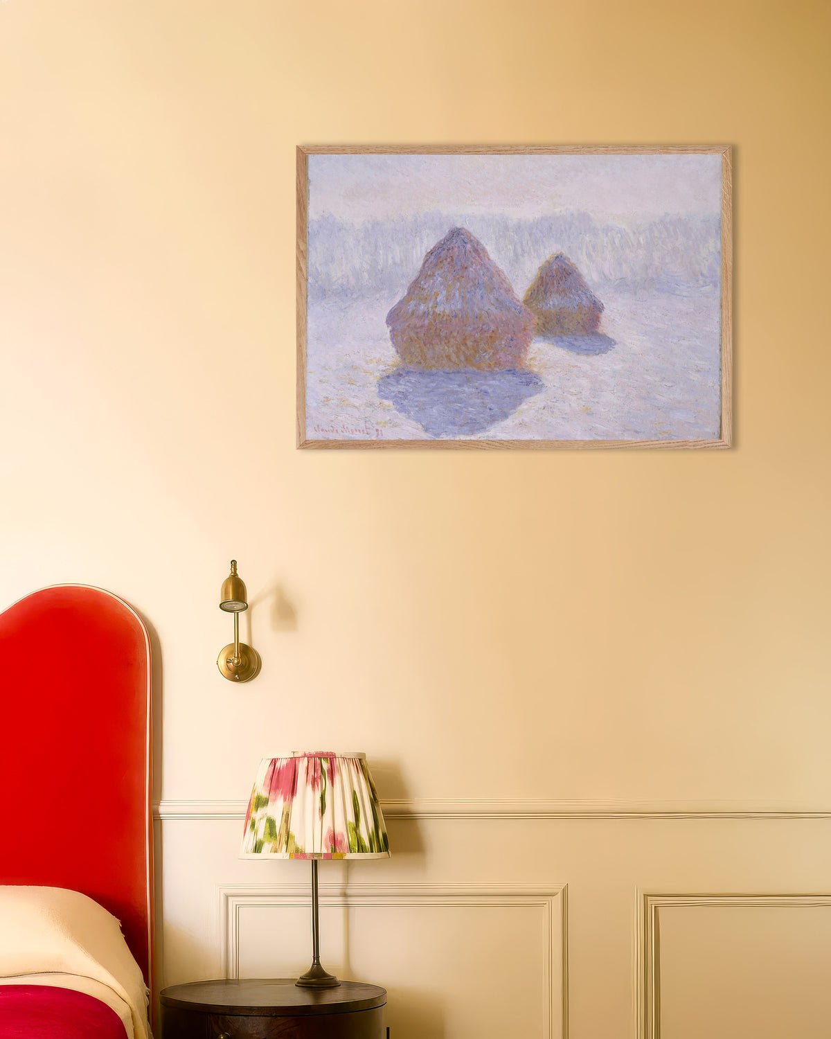 Poster Getreideschober, Schnee und Sonne (1891) von Claude Monet mit naturfarbenem Holzrahmen