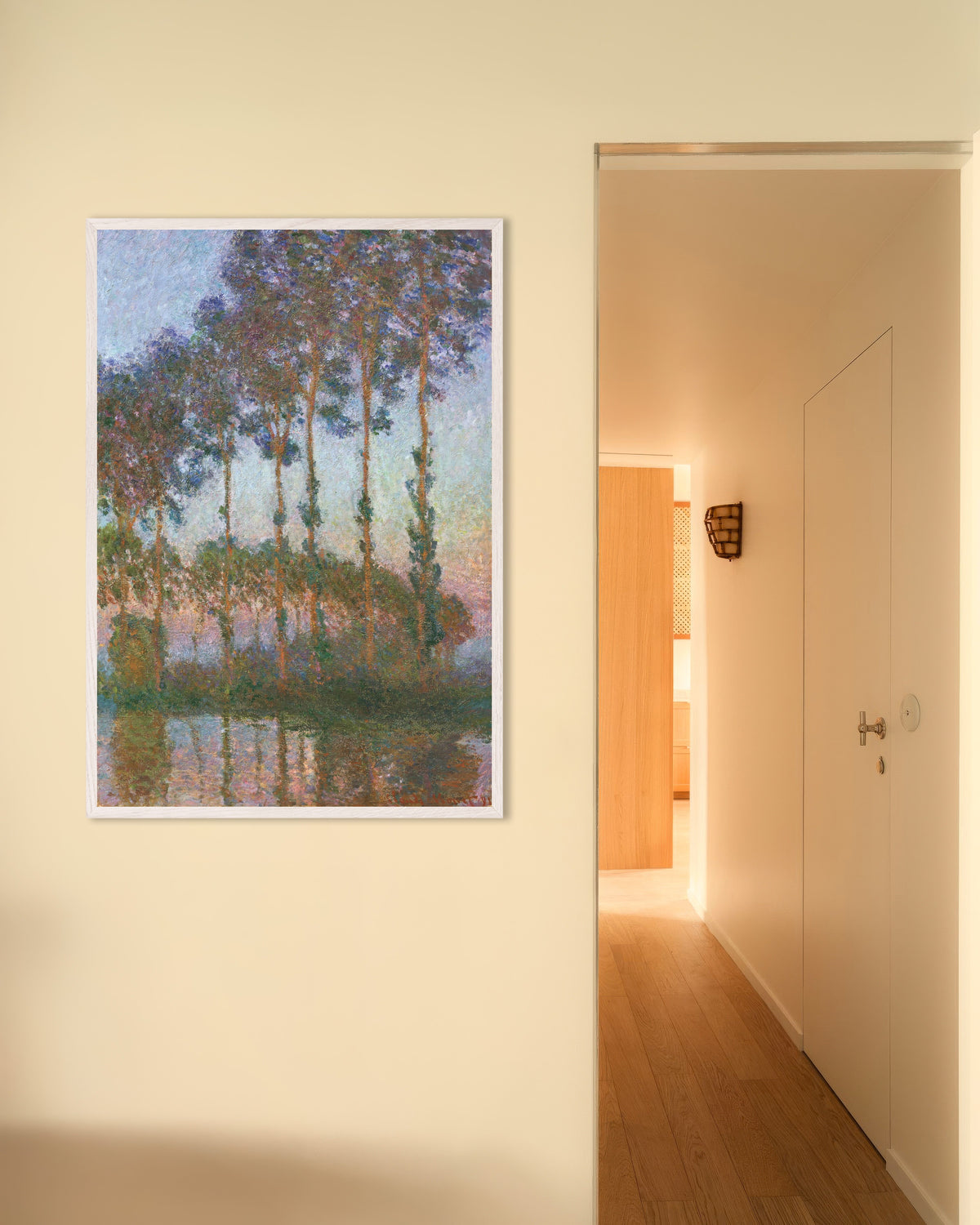 Poster Pioppi sulle rive dell'Epte, crepuscolo (1891) di Claude Monet con cornice in legno bianco