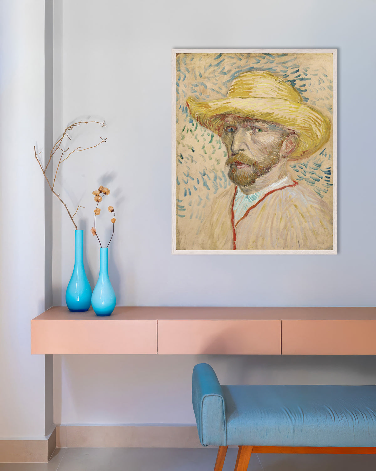 Poster di Autoritratto con cappello di paglia e camiciotto da pittore (1887) di Vincent van Gogh, con cornice in legno bianco