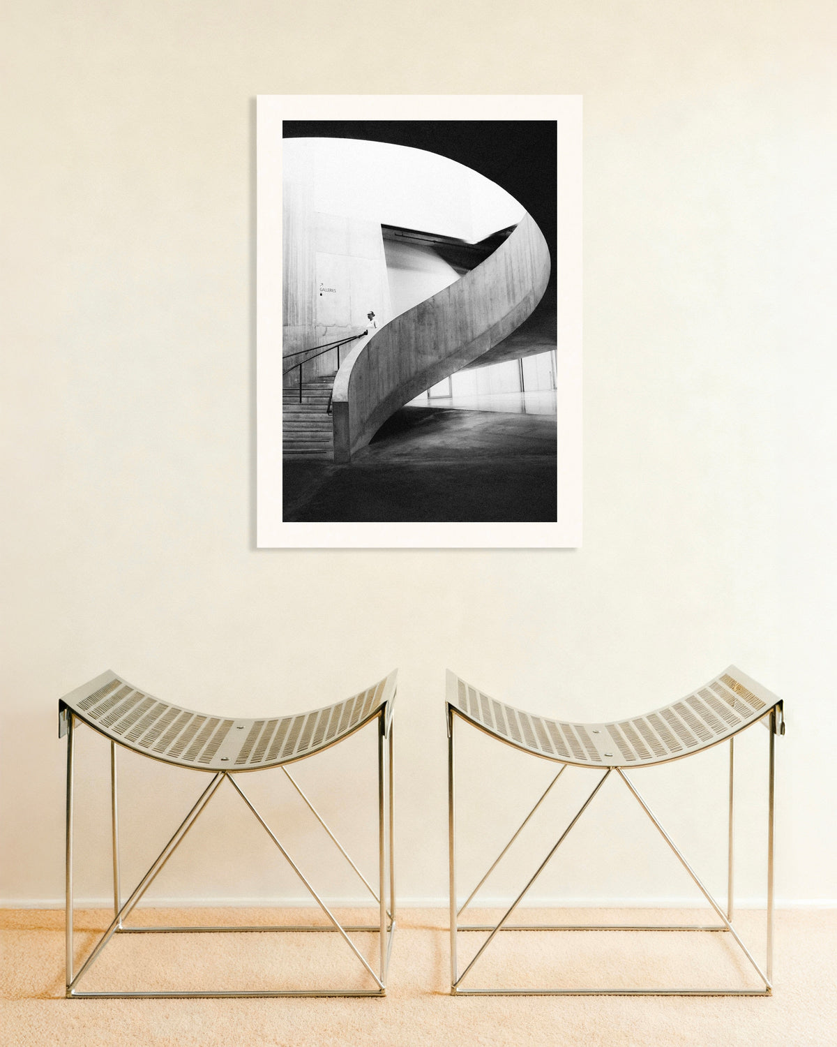 Poster «Rampa a spirale con visitatore»
