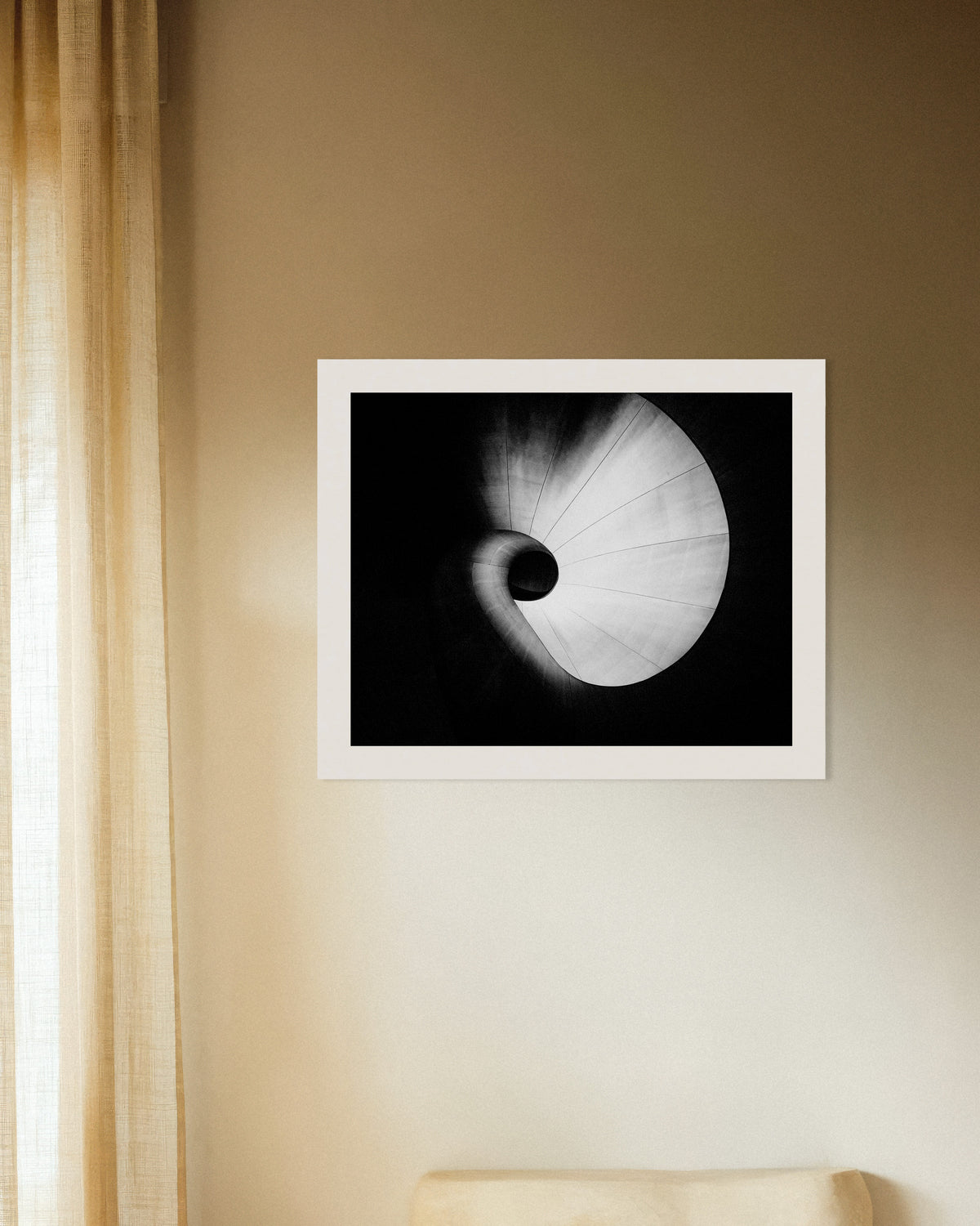 Affiche « Escalier en spirale vu d’en bas »