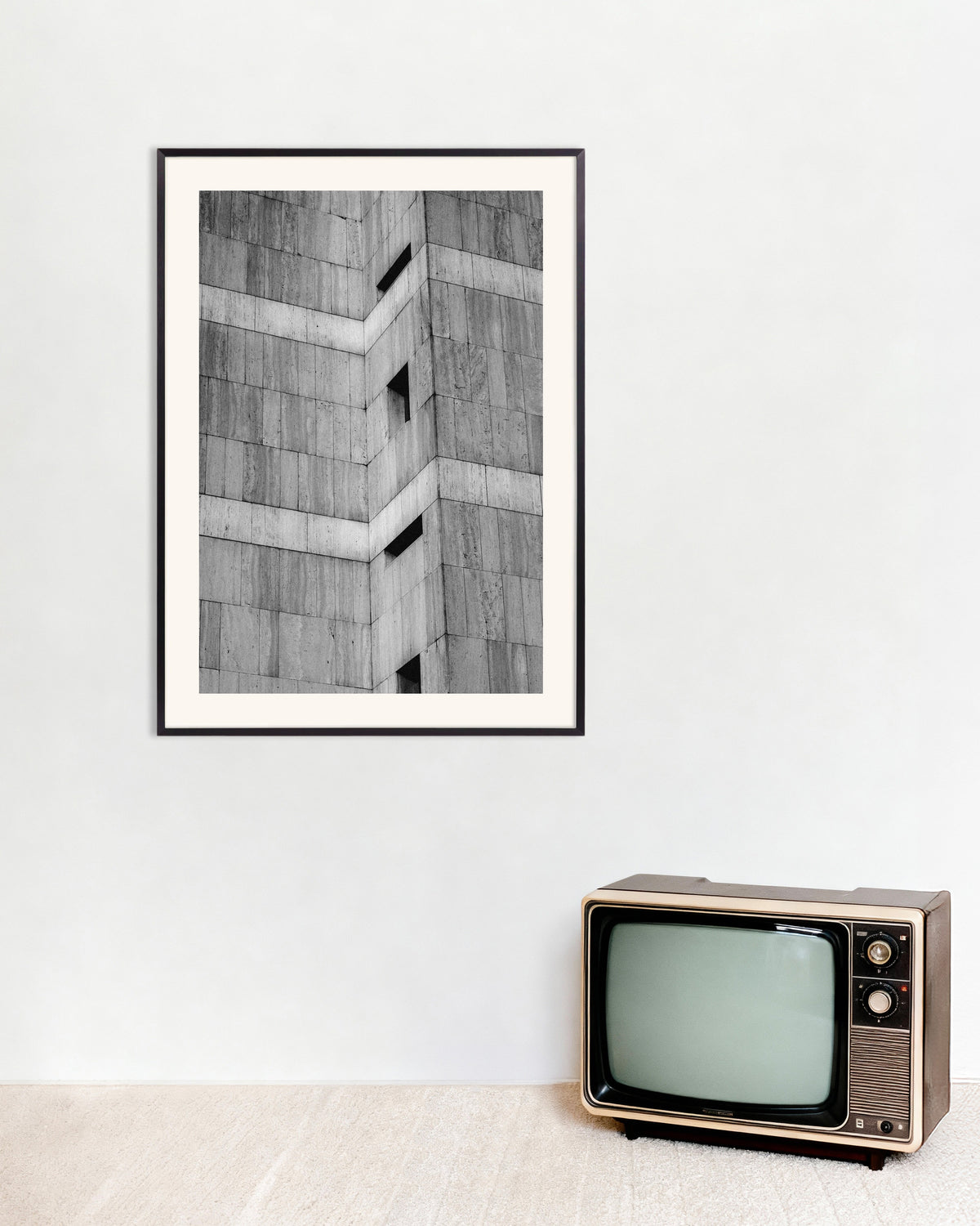 Poster «Angolo in pietra con finestre a feritoia», con cornice in metallo