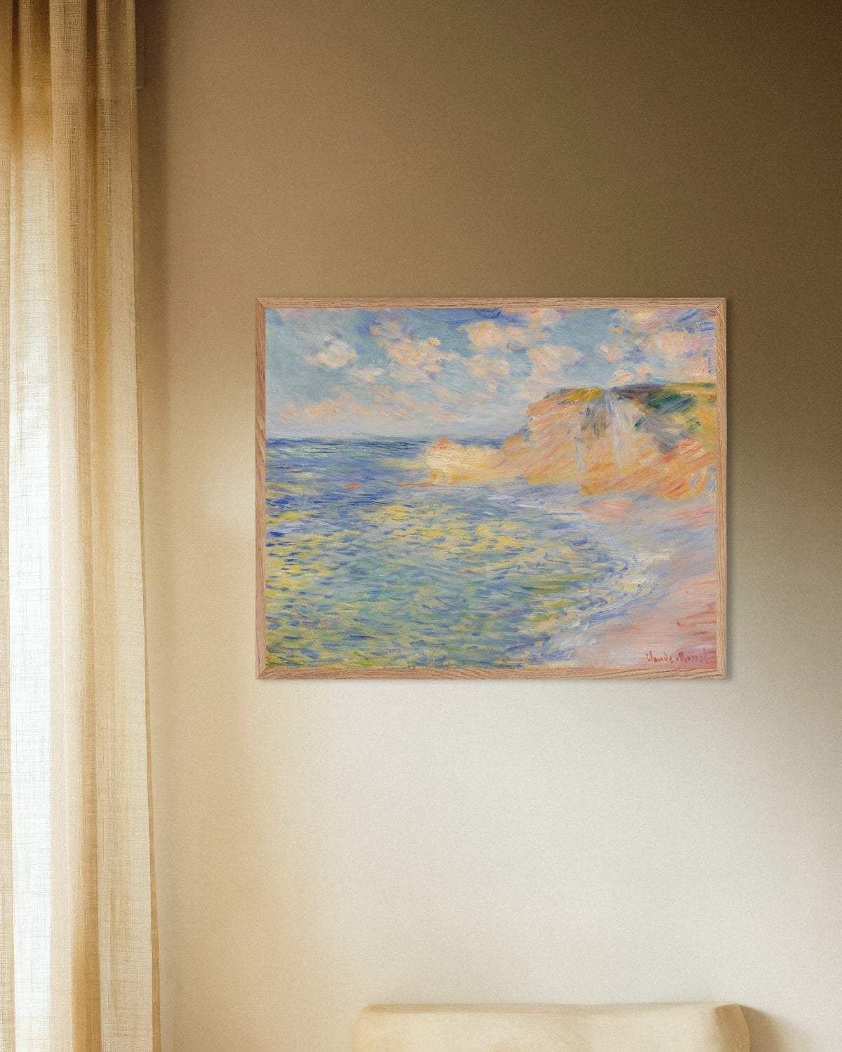 Affiche La Falaise d'Amont, Étretat (1885) de Claude Monet, avec un cadre en bois naturel