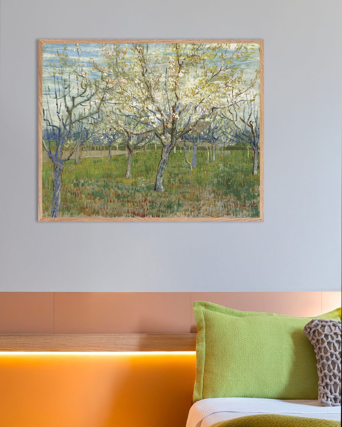 Poster de « Le Verger rose (1888) de Vincent van Gogh », avec cadre en bois naturel