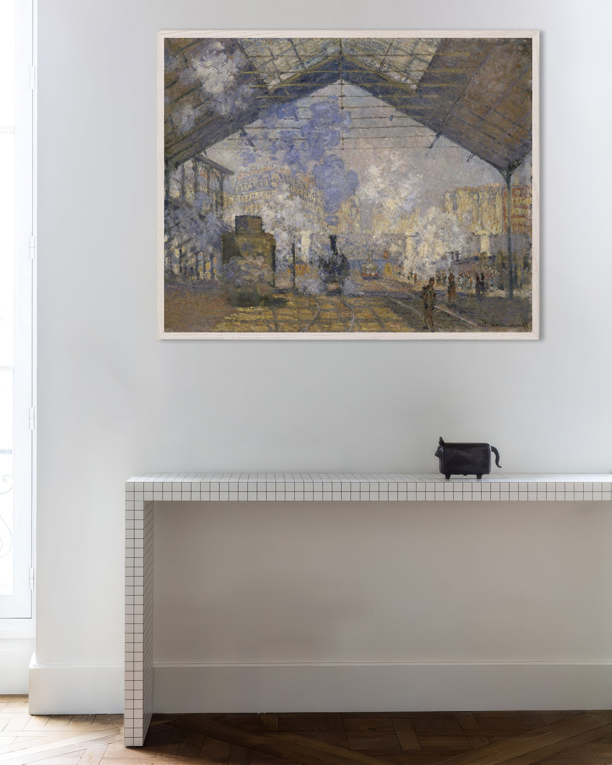 Affiche La Gare Saint-Lazare (1877) de Claude Monet, avec un cadre en bois blanc