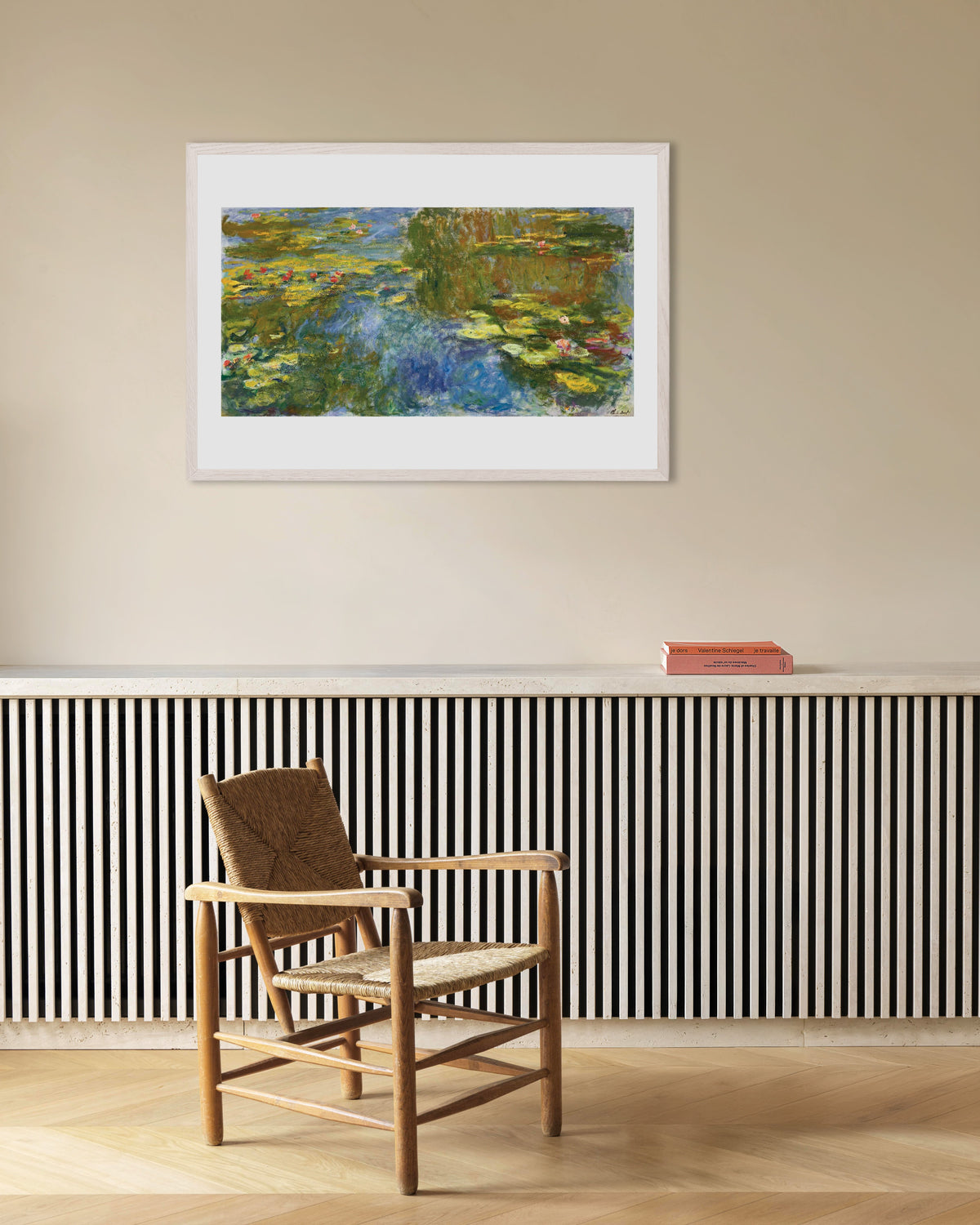 Poster Der Seerosenteich (um 1917–1919) von Claude Monet mit weißem Holzrahmen