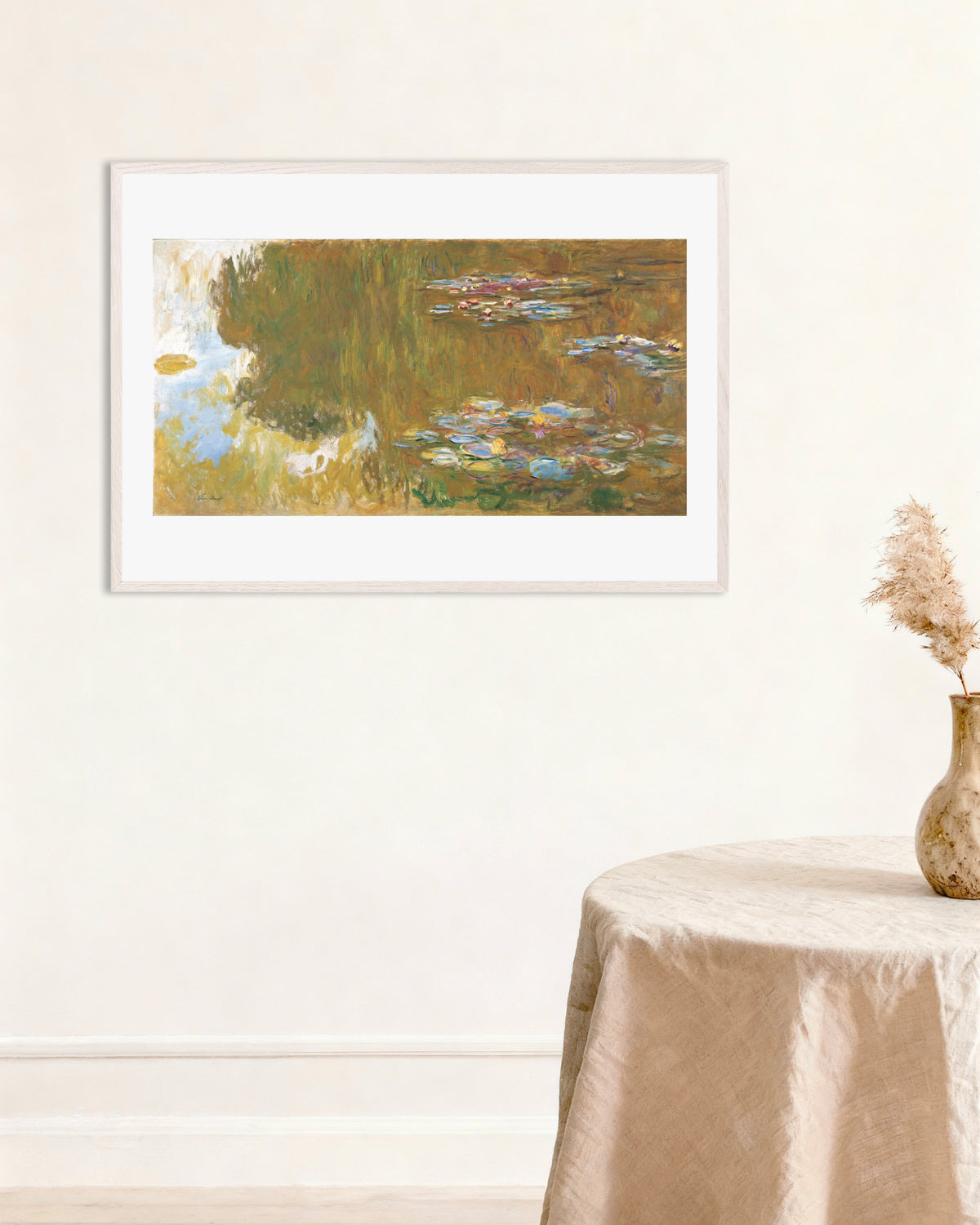 Poster Stagno delle ninfee con riflessi di salice (circa 1917–1919) di Claude Monet con cornice in legno bianco