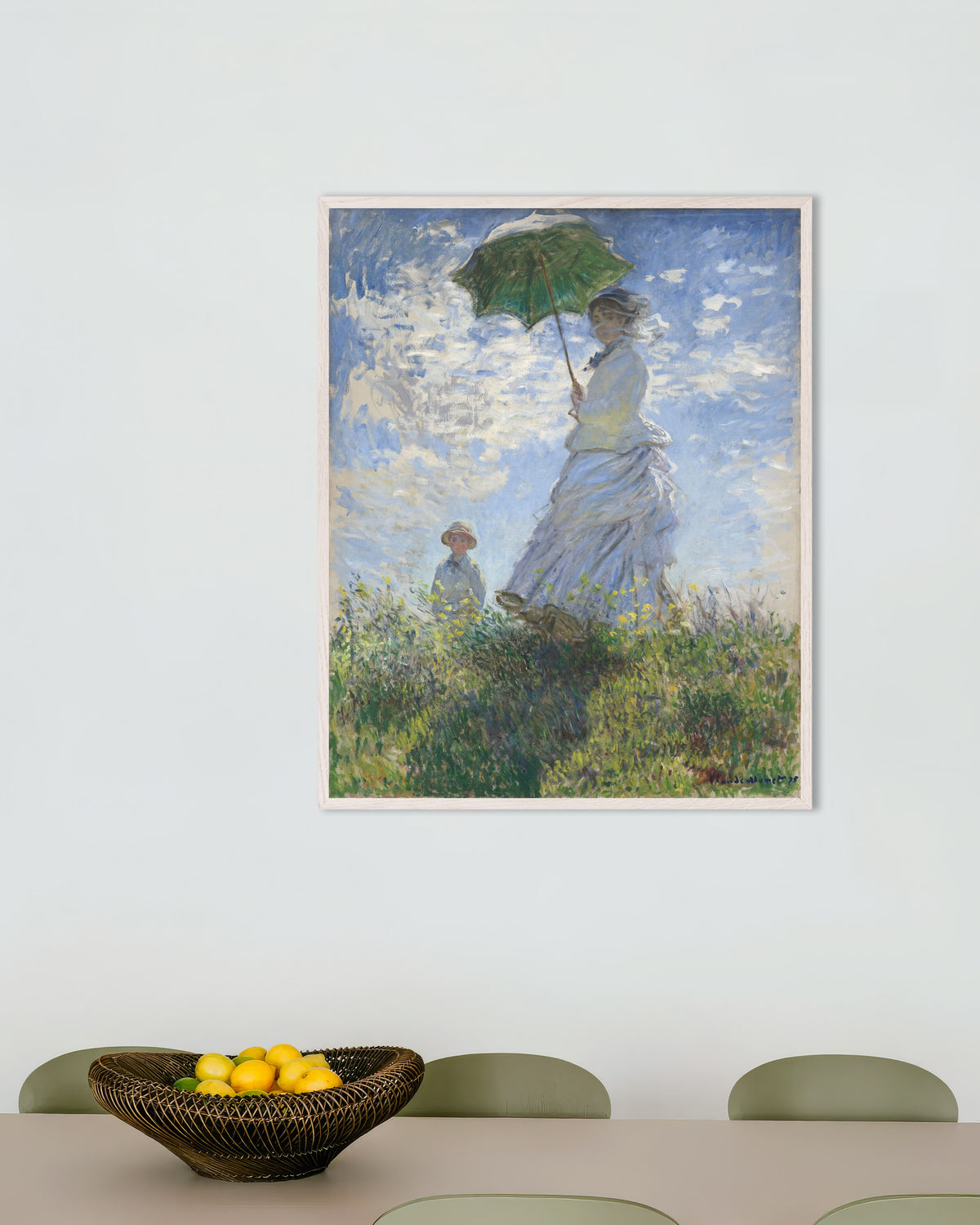 Poster Donna con parasole, Madame Monet e suo figlio (1875) di Claude Monet con cornice in legno bianco