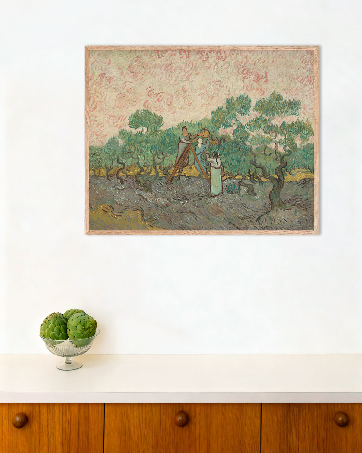 Poster di Donne che raccolgono olive (1889) di Vincent van Gogh, con cornice in legno naturale