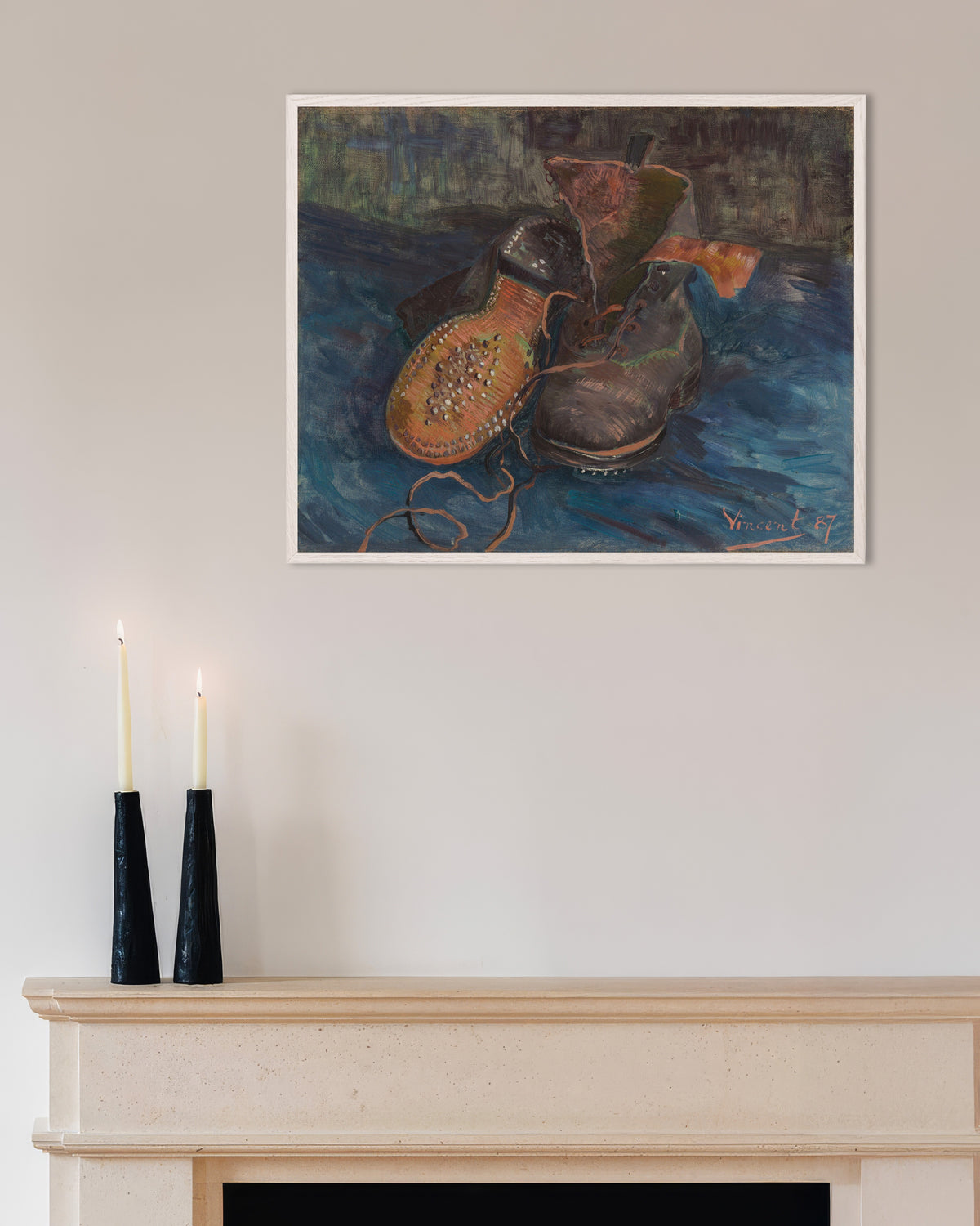 Poster di Un paio di stivali (1887) di Vincent van Gogh, con cornice in legno bianco