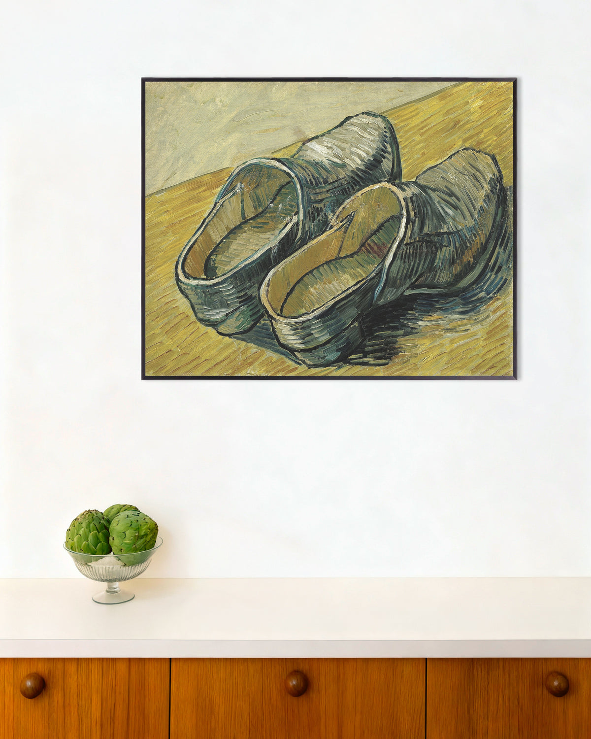Poster di Un paio di zoccoli di cuoio (1888) di Vincent van Gogh, con cornice metallica