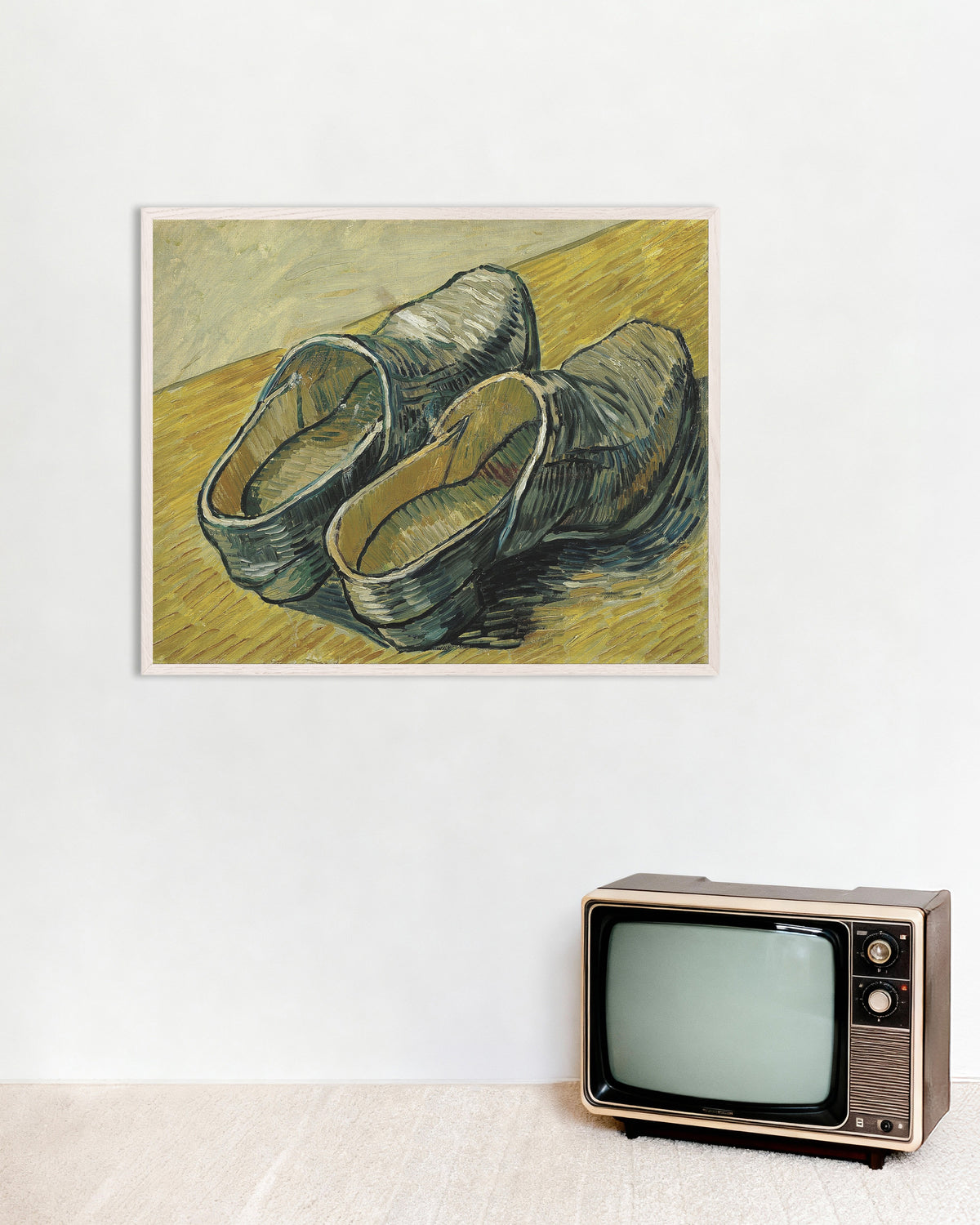 Poster di Un paio di zoccoli di cuoio (1888) di Vincent van Gogh, con cornice in legno bianco