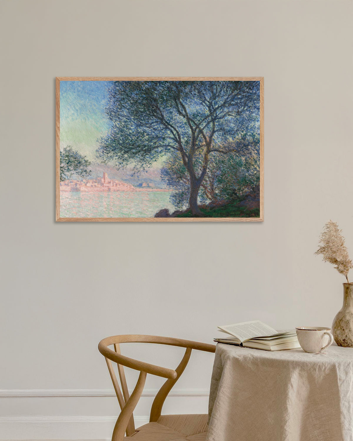 Affiche Antibes vue de la Salis (1888) de Claude Monet, avec un cadre en bois naturel