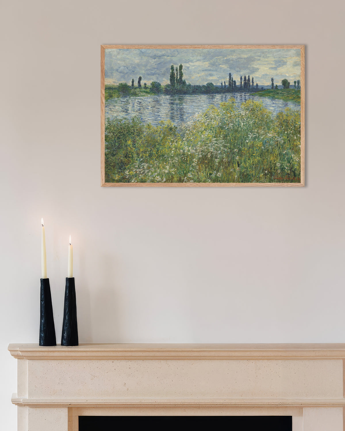 Poster Rive della Senna a Vétheuil (1880) di Claude Monet con cornice in legno naturale