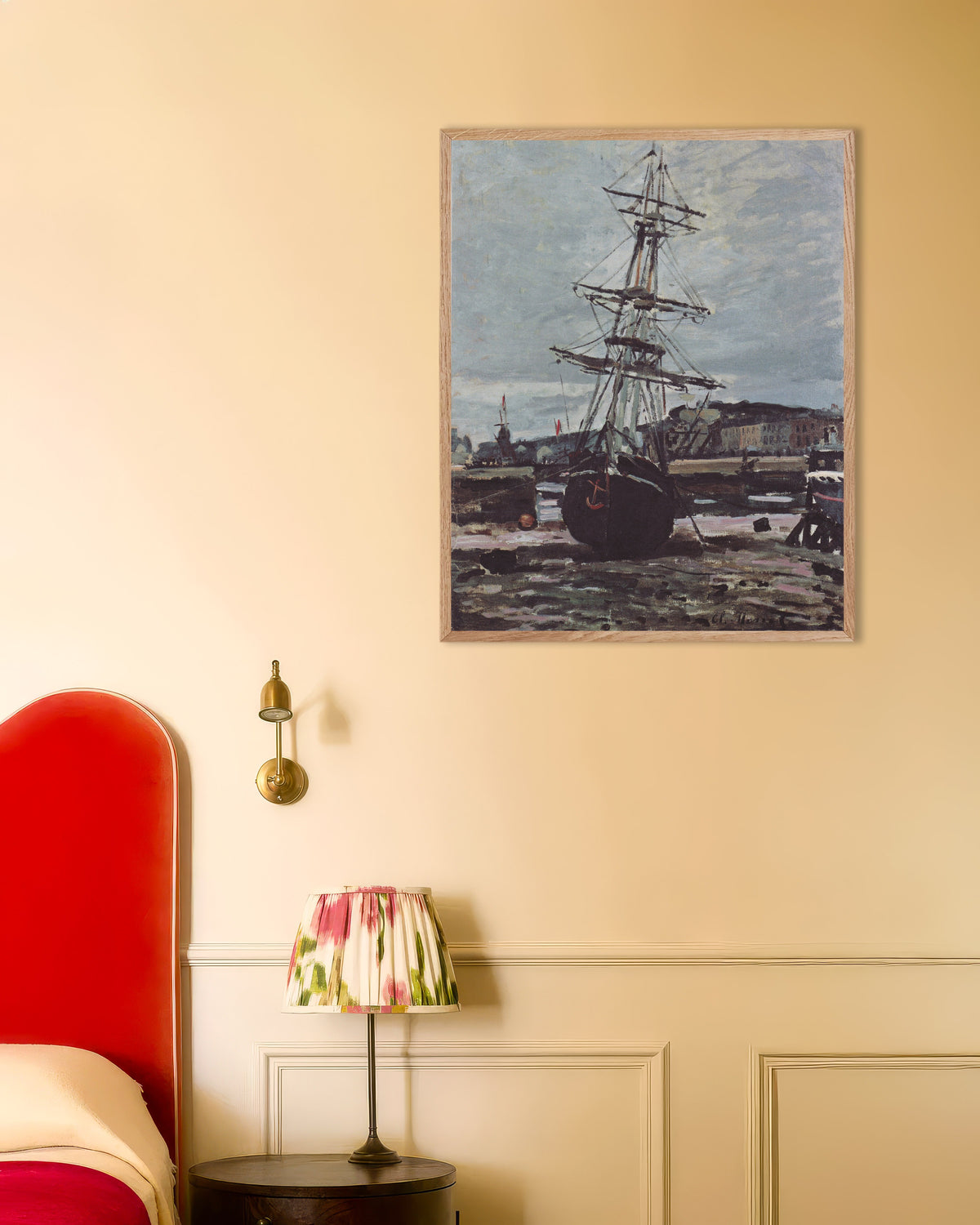 Affiche Bateau échoué à Fécamp (1868) de Claude Monet, avec un cadre en bois naturel