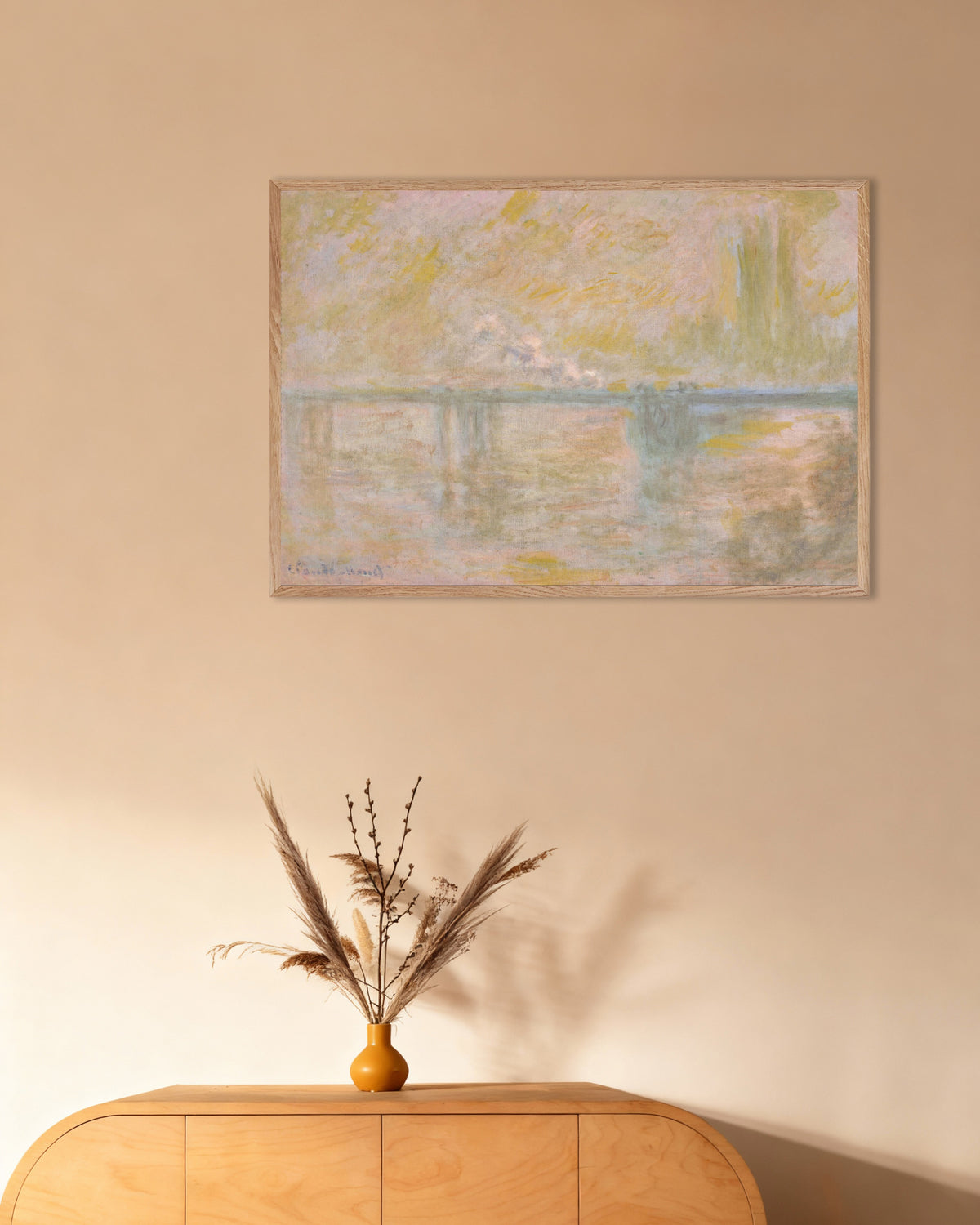 Poster Il ponte di Charing Cross, Londra (circa 1902) di Claude Monet con cornice in legno naturale