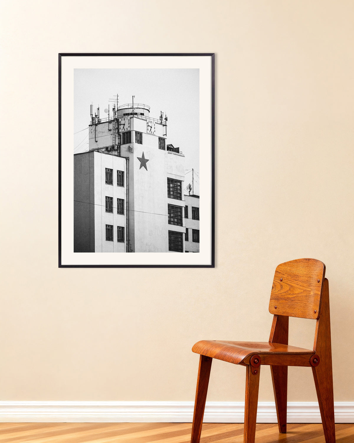 Poster „Uhrturm mit einem Stern“ mit Metallrahmen