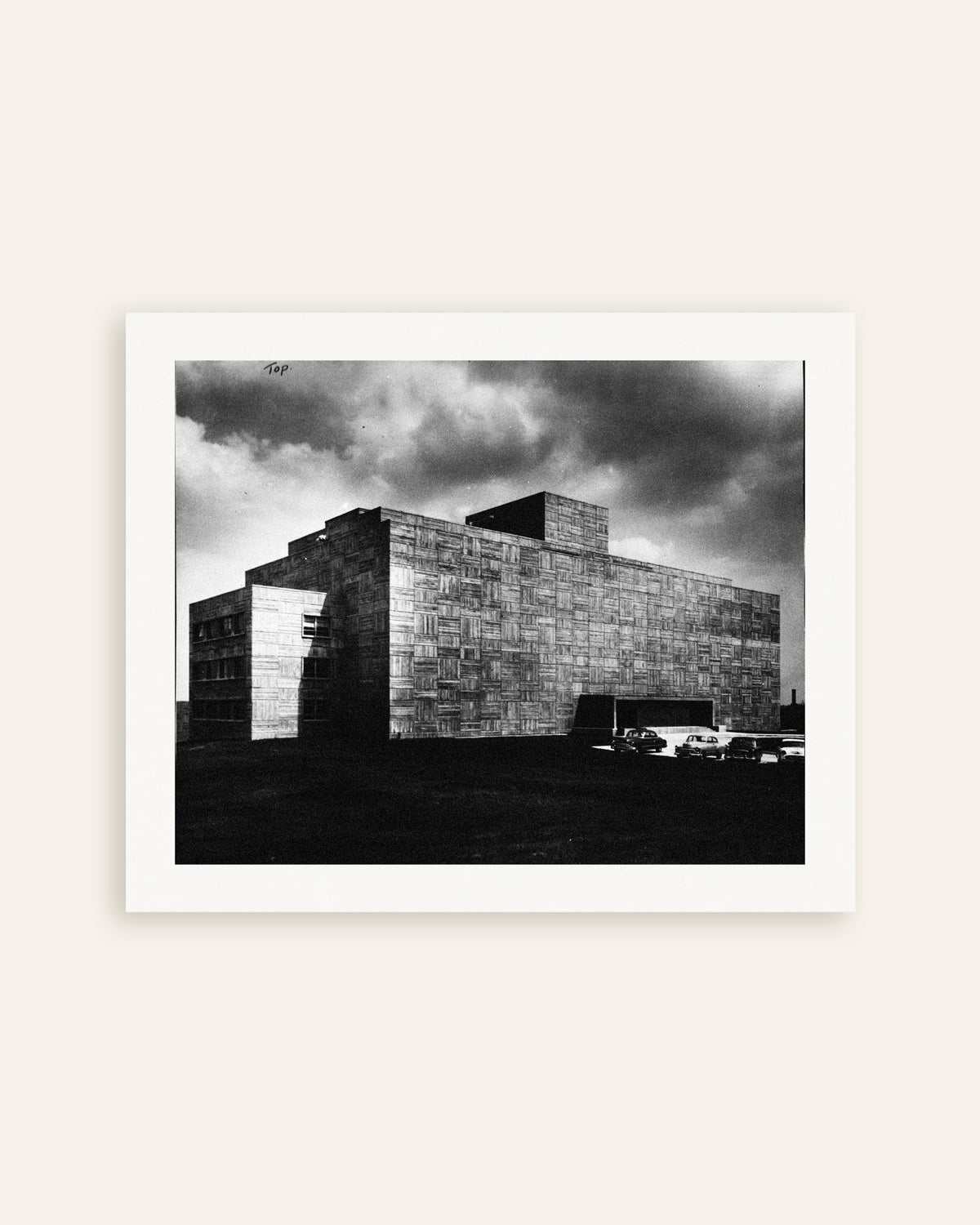 Poster „Betongebäude im Sturm“, Miniaturansicht