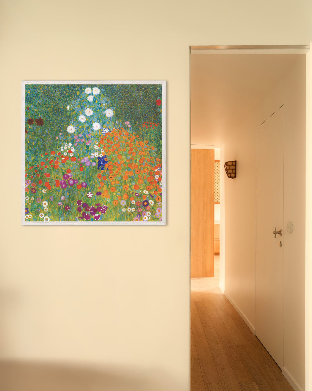Affiche Jardin paysan (1905–1907) de Gustav Klimt, avec un cadre en bois blanc