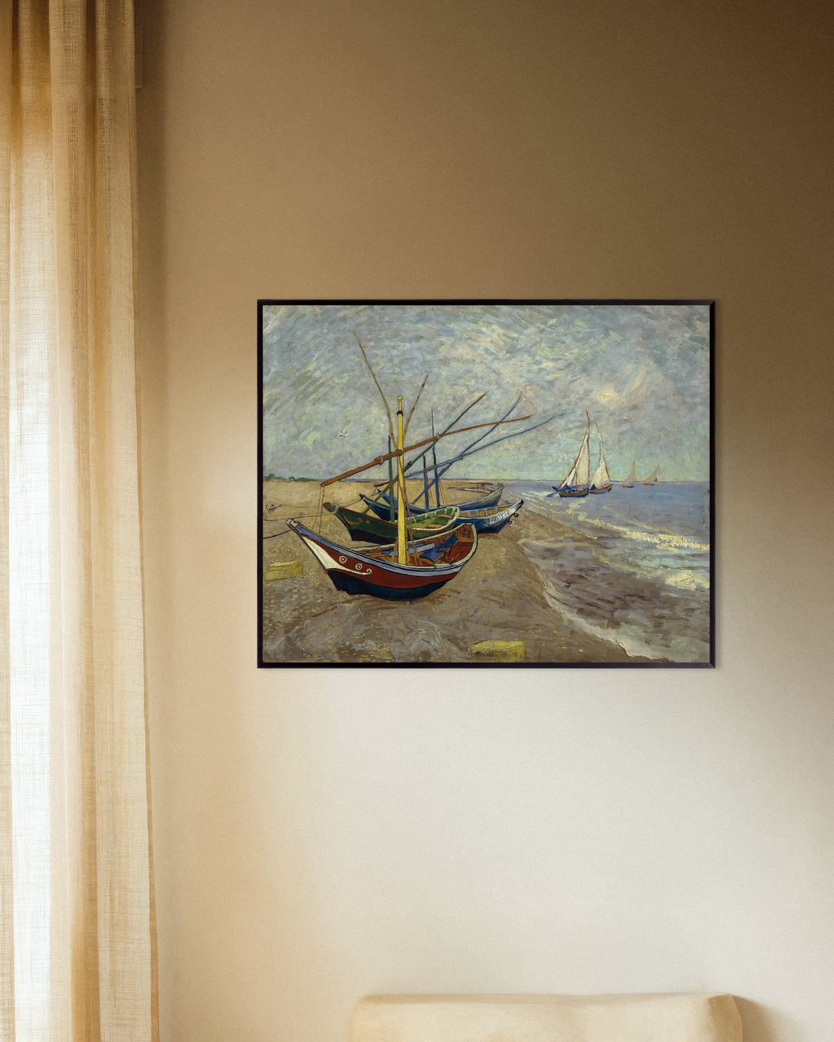 Poster di Barche da pesca sulla spiaggia di Les Saintes-Maries-de-la-Mer (1888) di Vincent van Gogh, con cornice metallica