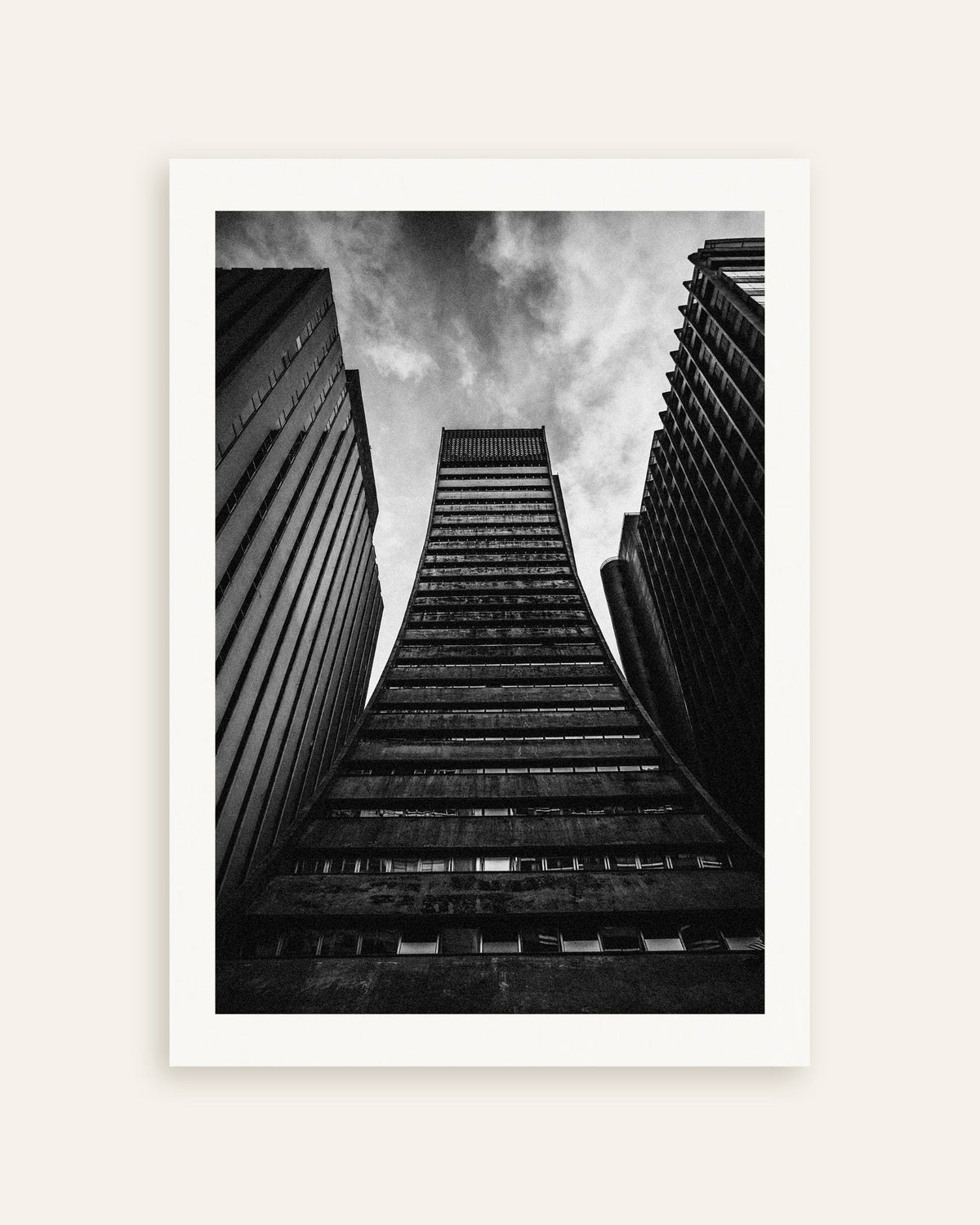 Poster «Torre svasata tra giganti», miniatura