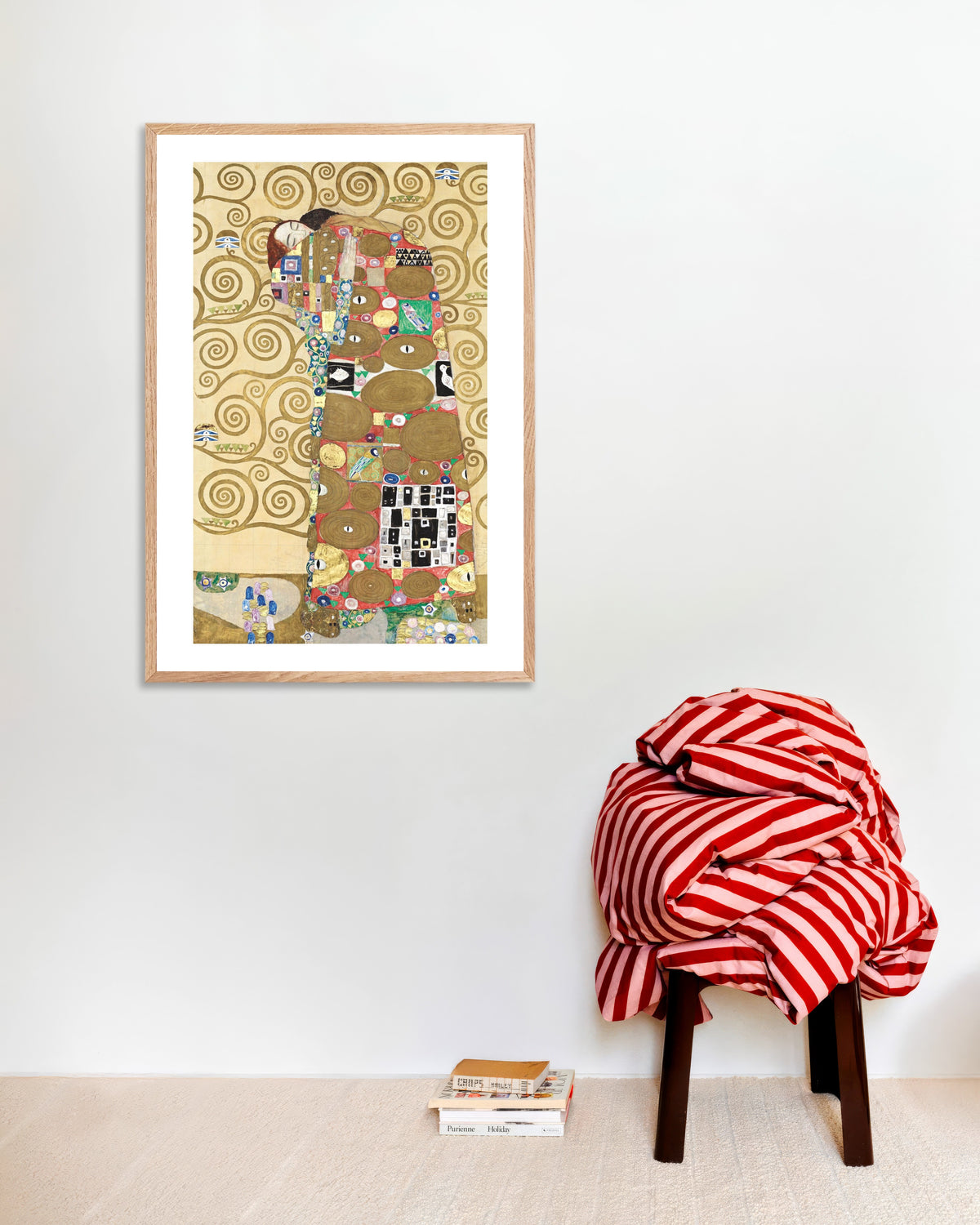 Poster de L’Accomplissement, Frise Stoclet (1910–1911) de Gustav Klimt, avec un cadre en bois naturel