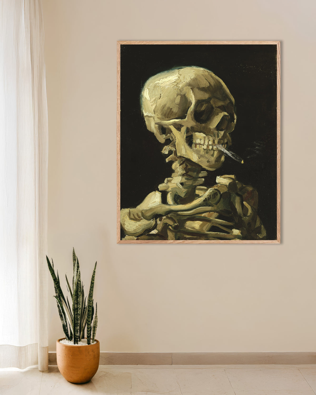 Poster di Teschio con sigaretta accesa (1886) di Vincent van Gogh, con cornice in legno naturale