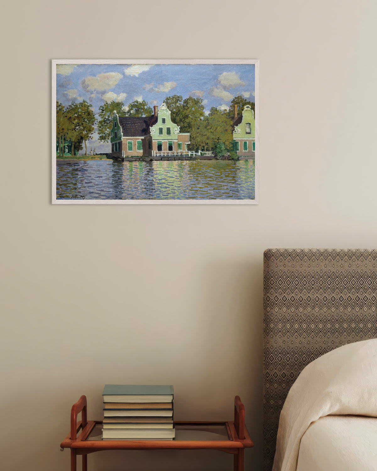 Poster Häuser am Ufer der Zaan (1871) von Claude Monet mit weißem Holzrahmen
