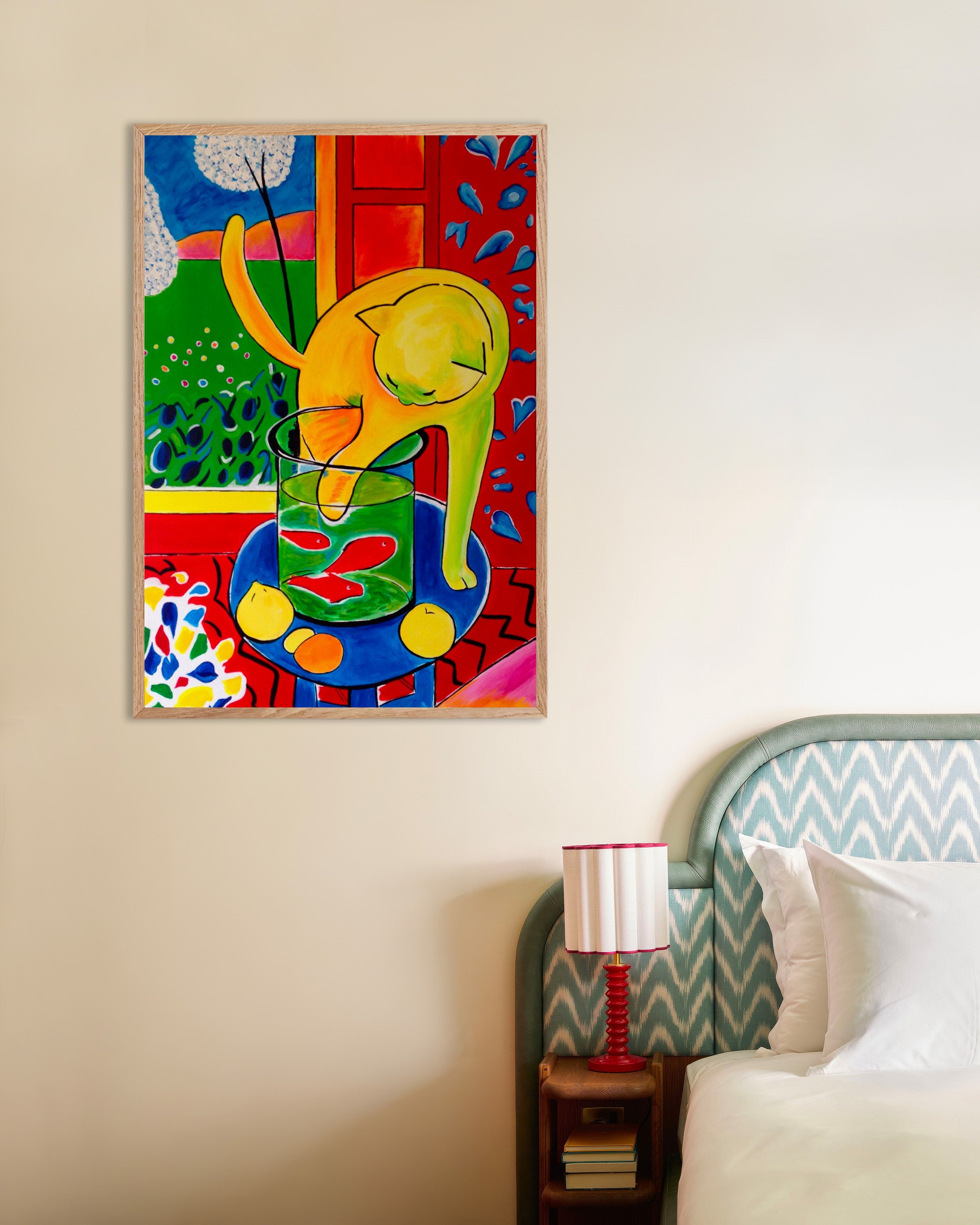 Poster of Le chat aux poissons rouges (1914) by Henri Matisse, with natural wooden frame