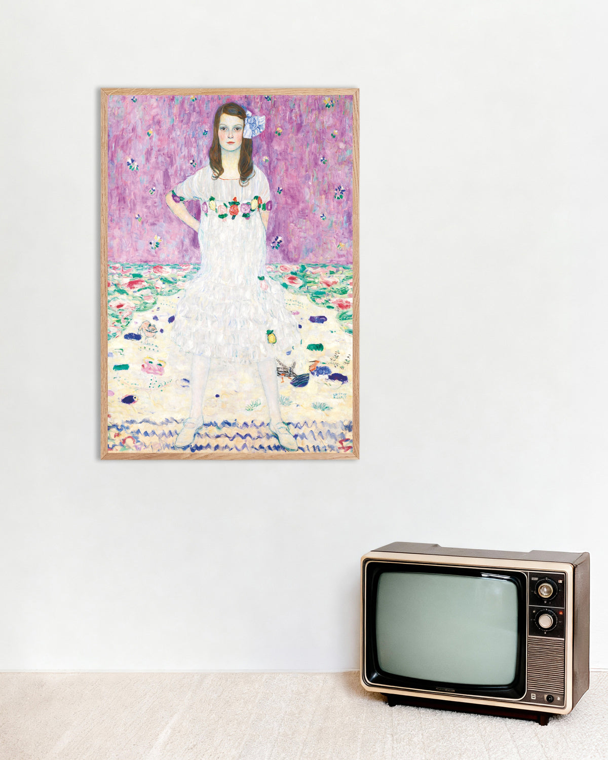 Poster Mäda Primavesi (1912–1913) von Gustav Klimt mit naturfarbenem Holzrahmen