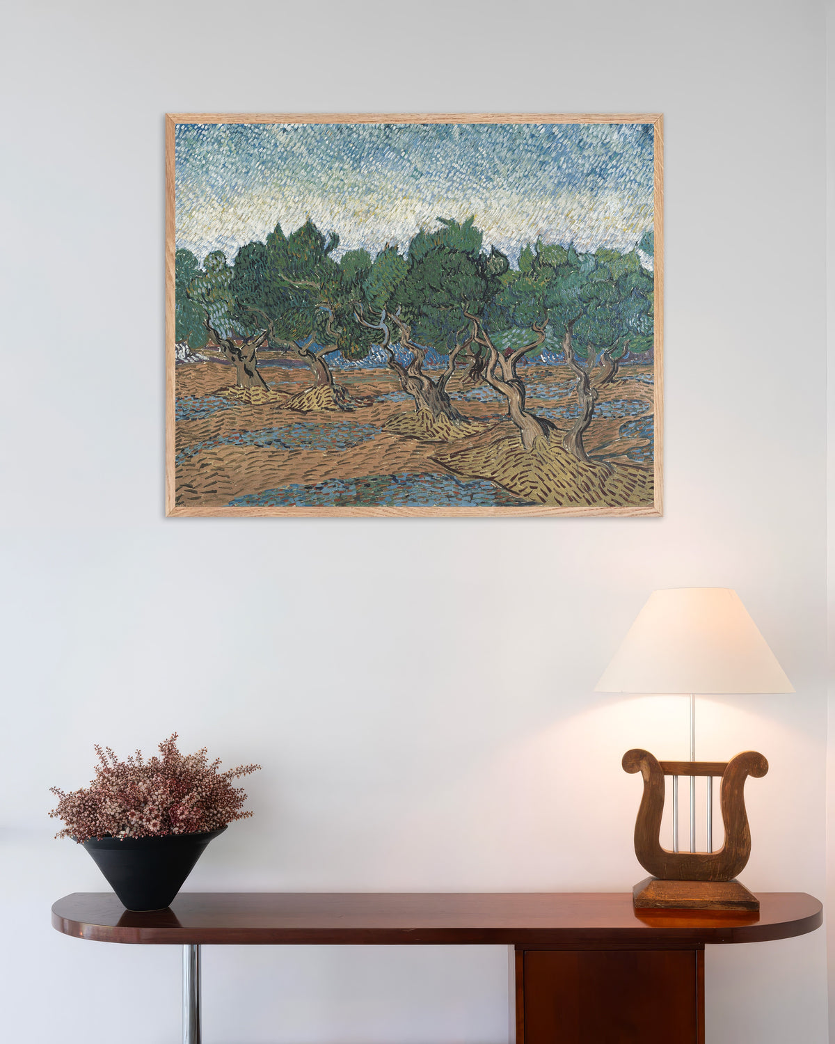Poster représentant Oliveraie (1889) de Vincent van Gogh, avec un cadre en bois naturel