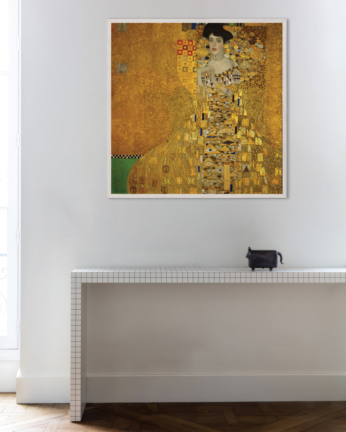Poster Ritratto di Adele Bloch-Bauer I (1907) di Gustav Klimt con cornice in legno bianco