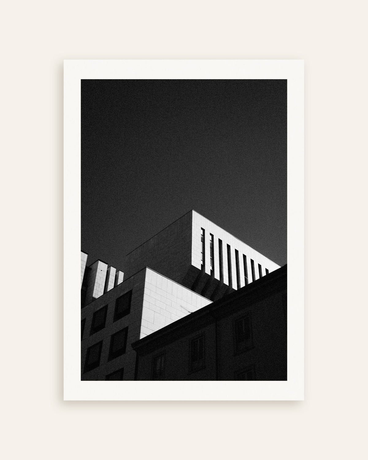 Poster „Dächer vor dunklem Himmel“, Miniaturansicht