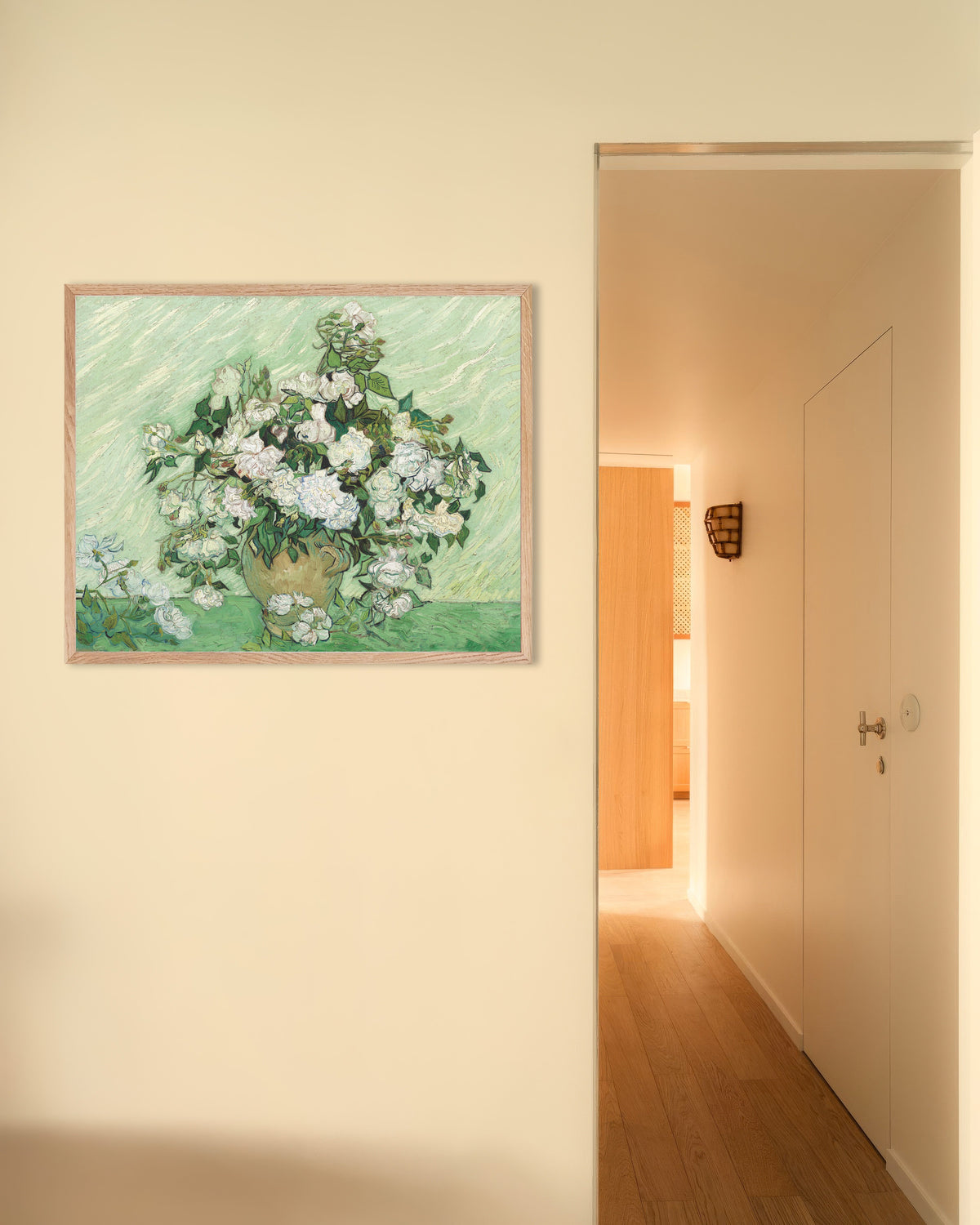 Poster Roses (1890) de Vincent van Gogh, avec cadre en bois naturel