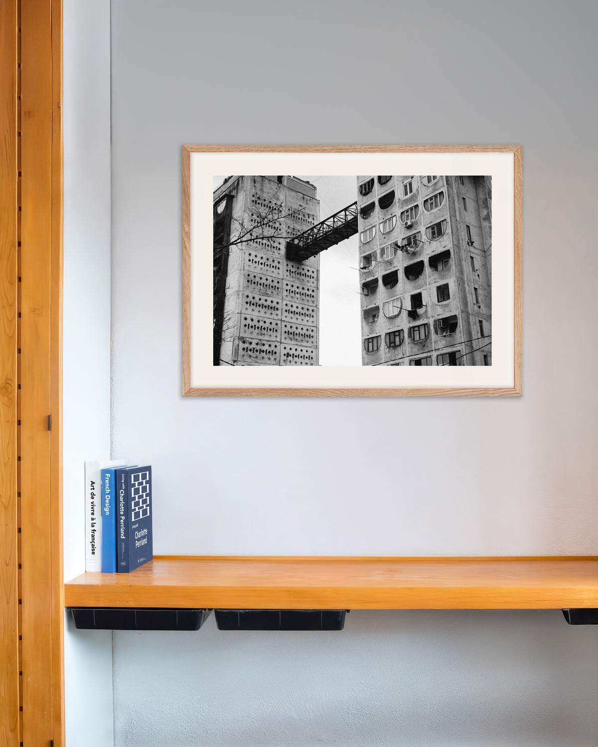 Poster «Passerella tra due torri», con cornice in legno naturale