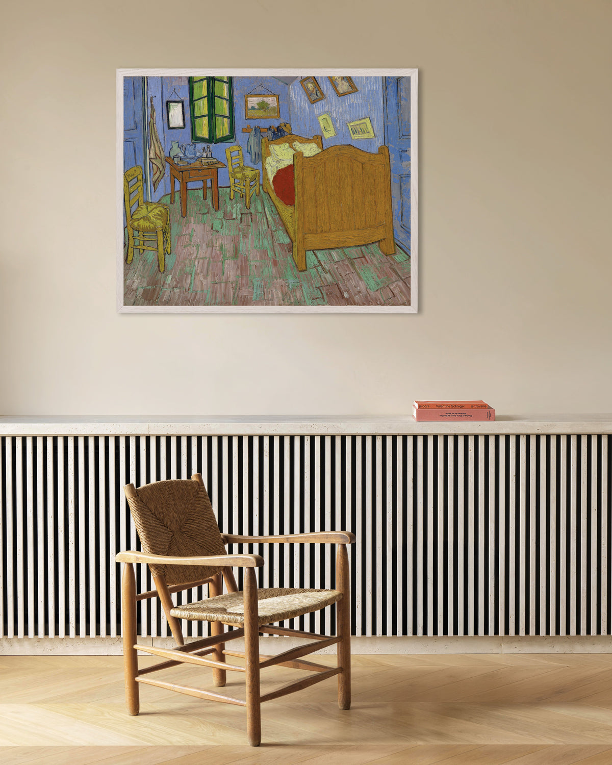 Poster di La camera da letto, versione di Saint-Rémy (1889) di Vincent van Gogh, con cornice in legno bianco