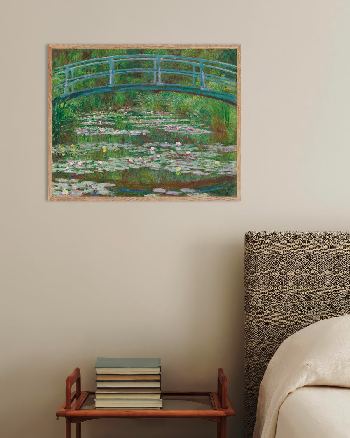 Affiche Le Pont japonais (1899) de Claude Monet, avec un cadre en bois naturel