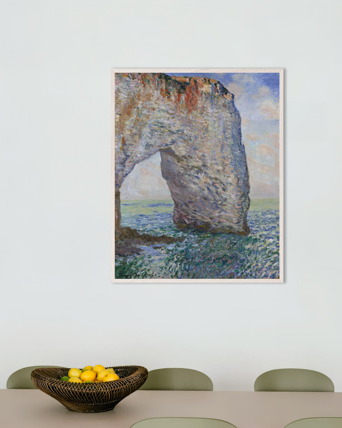 Poster Die Manneporte bei Étretat (1886) von Claude Monet mit weißem Holzrahmen