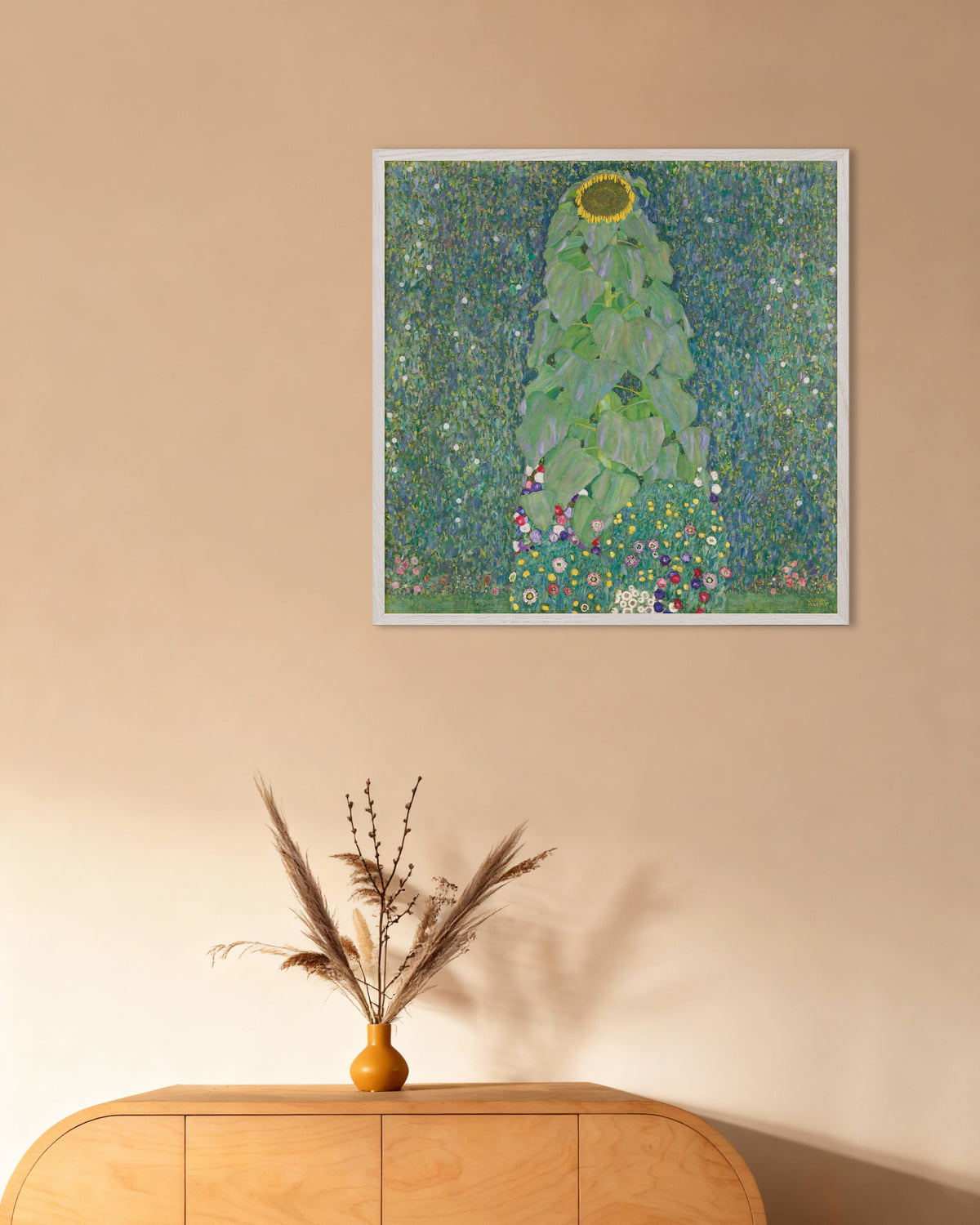 Poster Die Sonnenblume (1907–1908) von Gustav Klimt mit weißem Holzrahmen