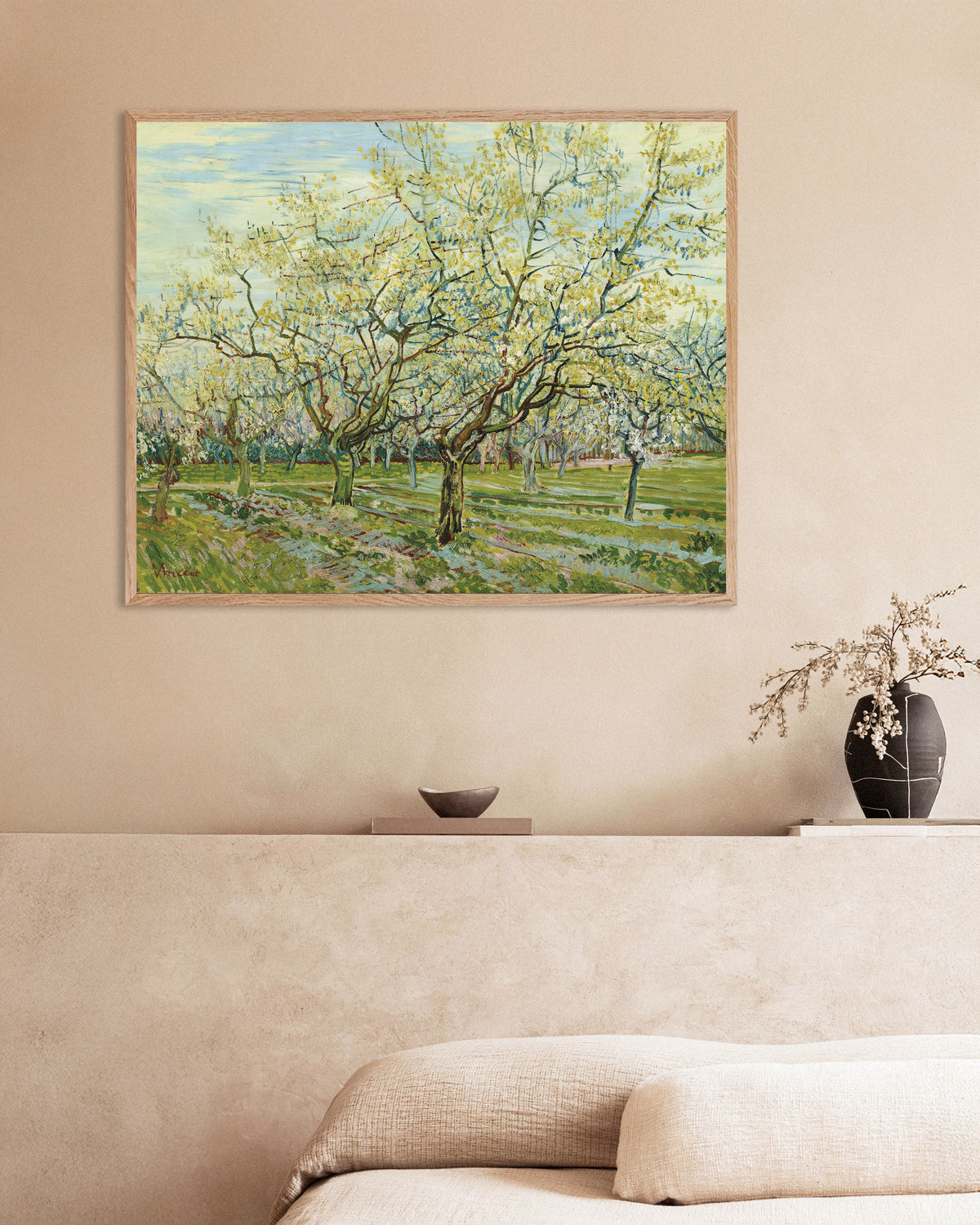 Poster Le Verger blanc (1888) de Vincent van Gogh, avec un cadre en bois naturel