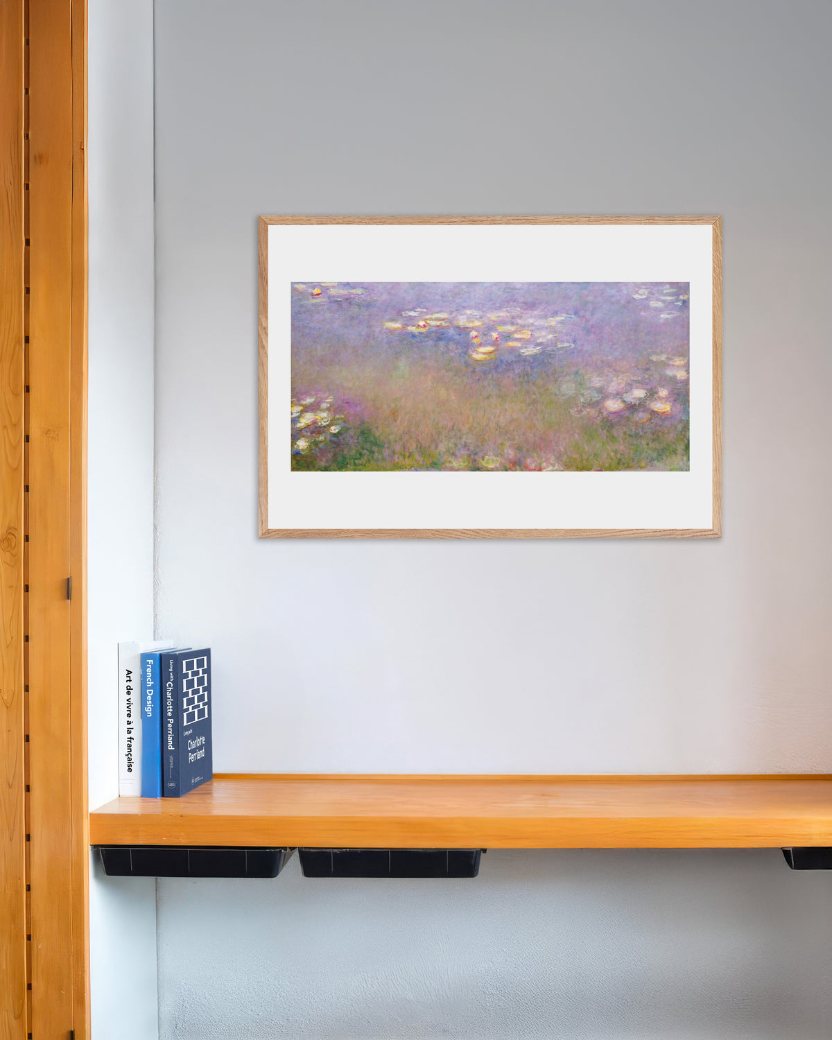 Affiche Nymphéas (vers 1915–1926) de Claude Monet, avec un cadre en bois naturel