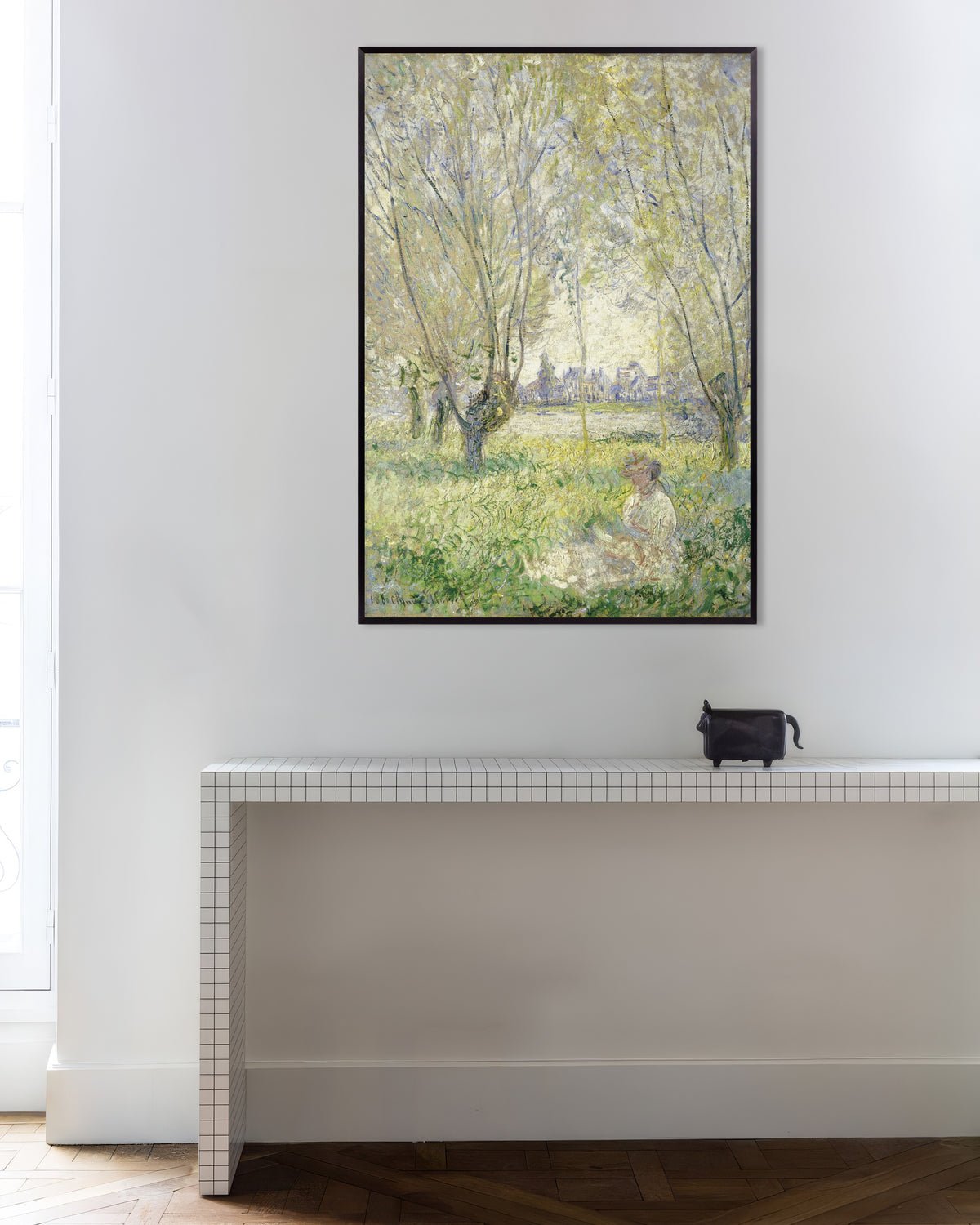 Affiche Femme assise sous les saules (1880) de Claude Monet, avec un cadre en métal
