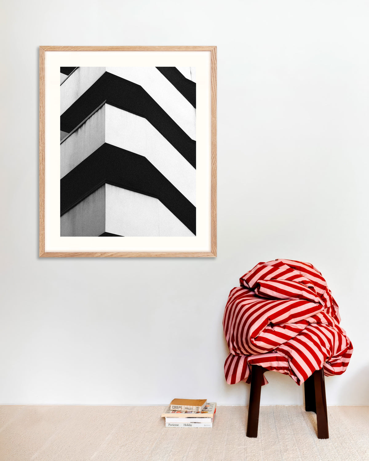 Poster «Balconi in cemento a zigzag», con cornice in legno naturale